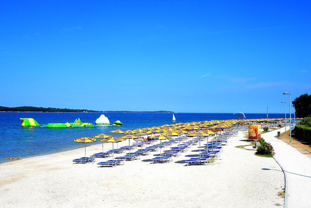 Brijunisol - 3 Apartments Top Position Near The Beautiful Beach Fažana Exteriör bild