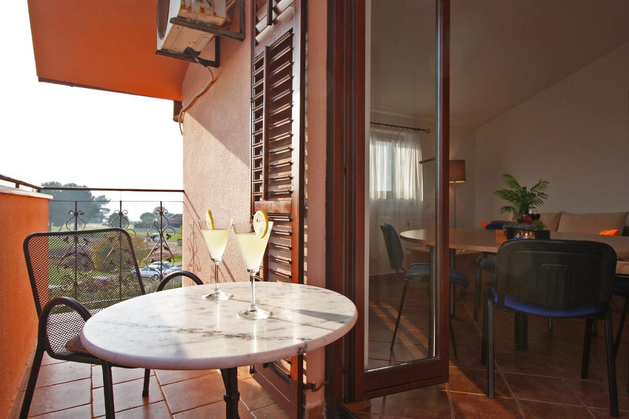 Brijunisol - 3 Apartments Top Position Near The Beautiful Beach Fažana Exteriör bild
