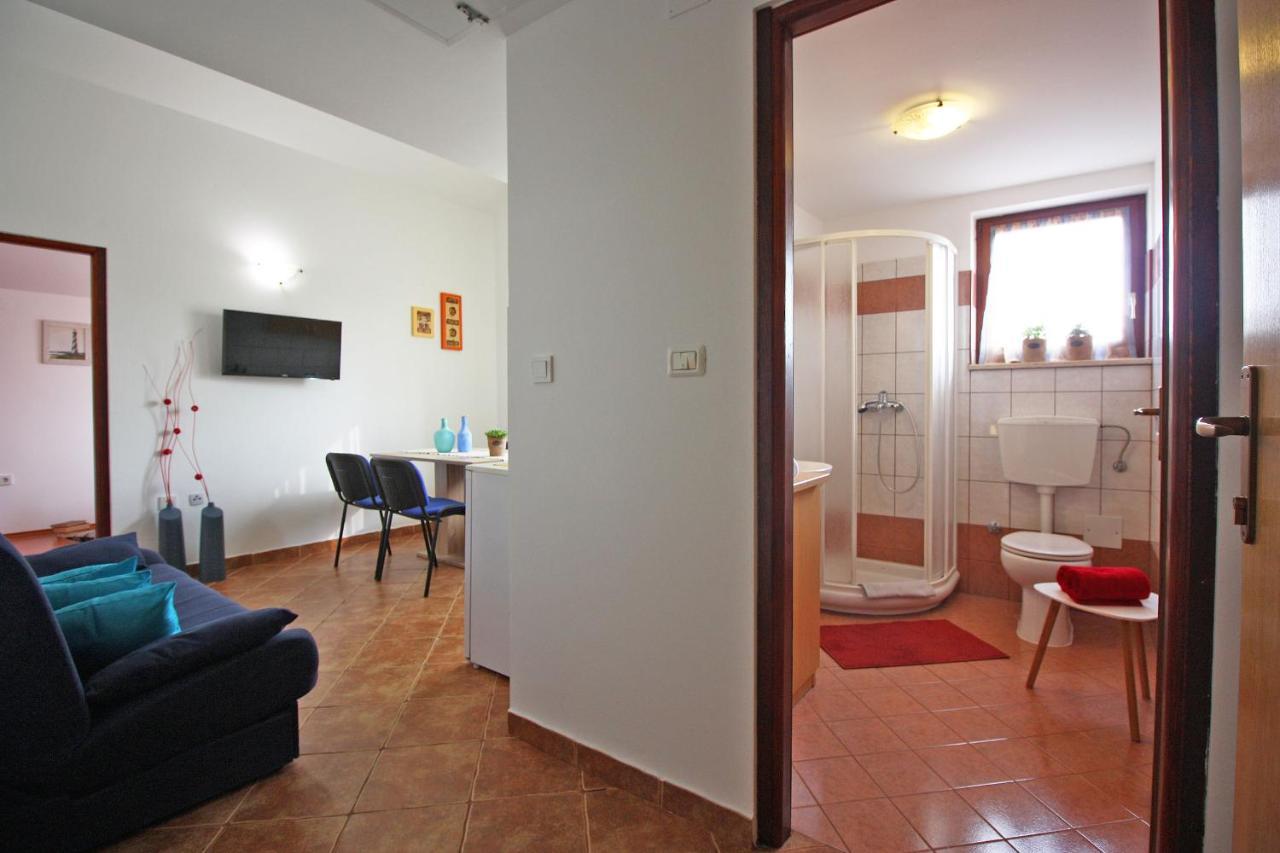 Brijunisol - 3 Apartments Top Position Near The Beautiful Beach Fažana Exteriör bild