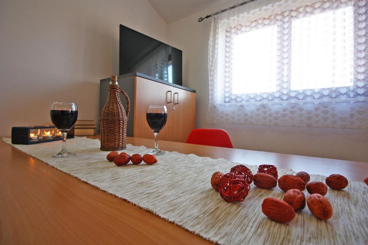 Brijunisol - 3 Apartments Top Position Near The Beautiful Beach Fažana Exteriör bild