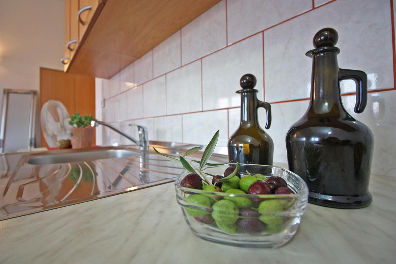 Brijunisol - 3 Apartments Top Position Near The Beautiful Beach Fažana Exteriör bild
