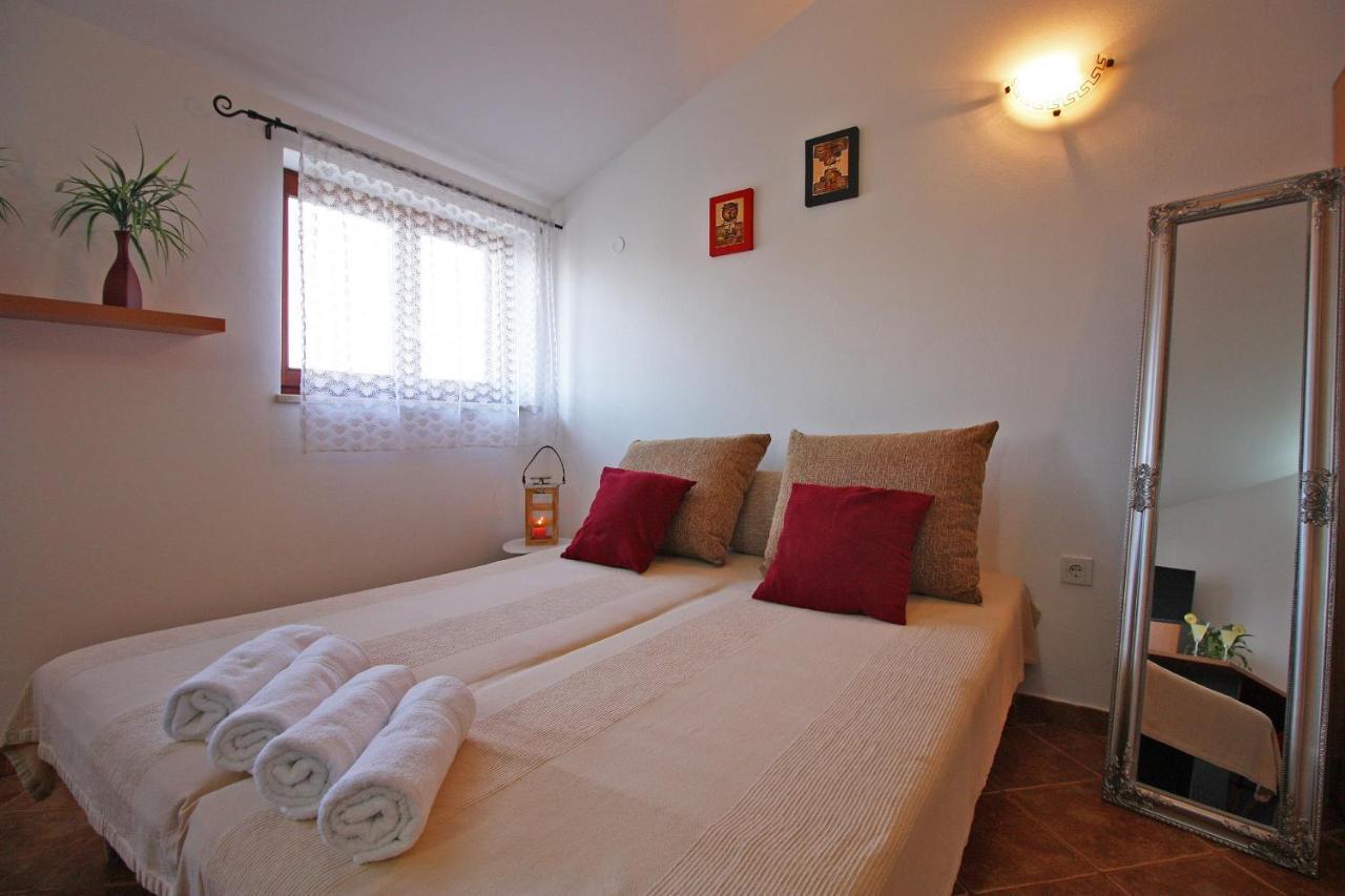 Brijunisol - 3 Apartments Top Position Near The Beautiful Beach Fažana Exteriör bild