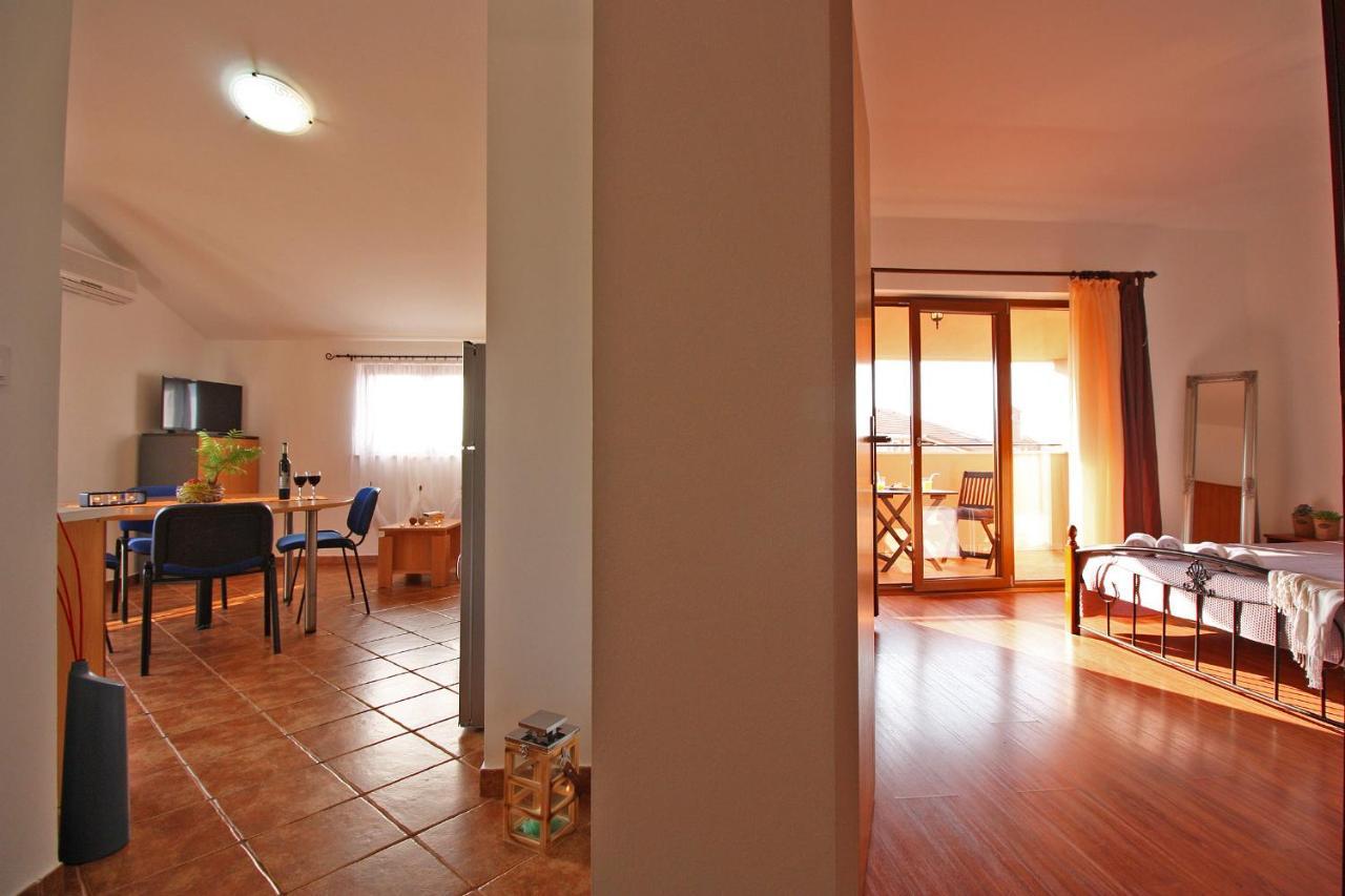 Brijunisol - 3 Apartments Top Position Near The Beautiful Beach Fažana Exteriör bild