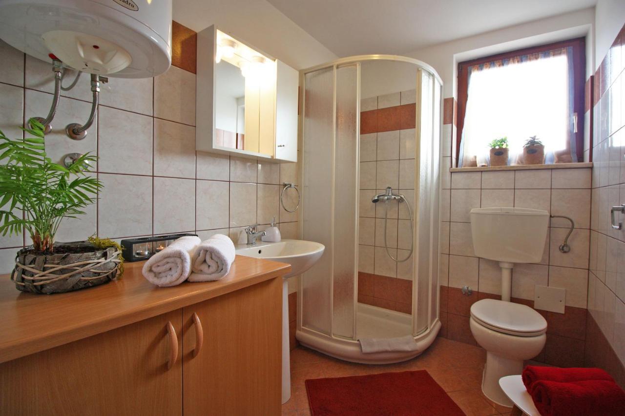 Brijunisol - 3 Apartments Top Position Near The Beautiful Beach Fažana Exteriör bild