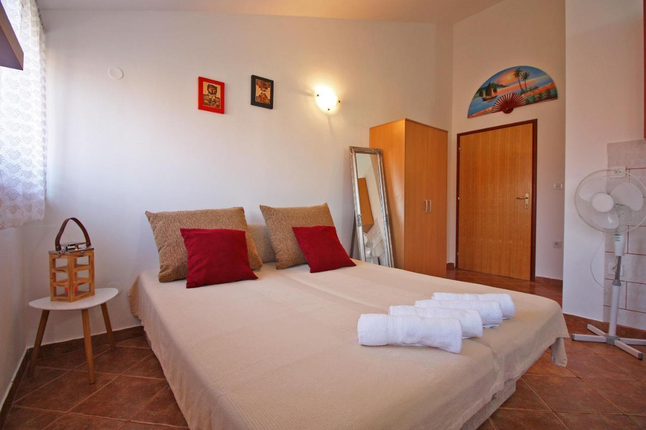 Brijunisol - 3 Apartments Top Position Near The Beautiful Beach Fažana Exteriör bild