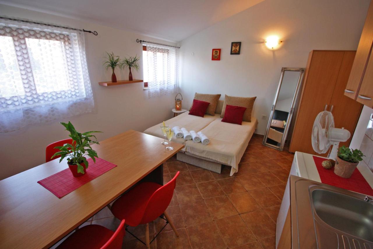 Brijunisol - 3 Apartments Top Position Near The Beautiful Beach Fažana Exteriör bild