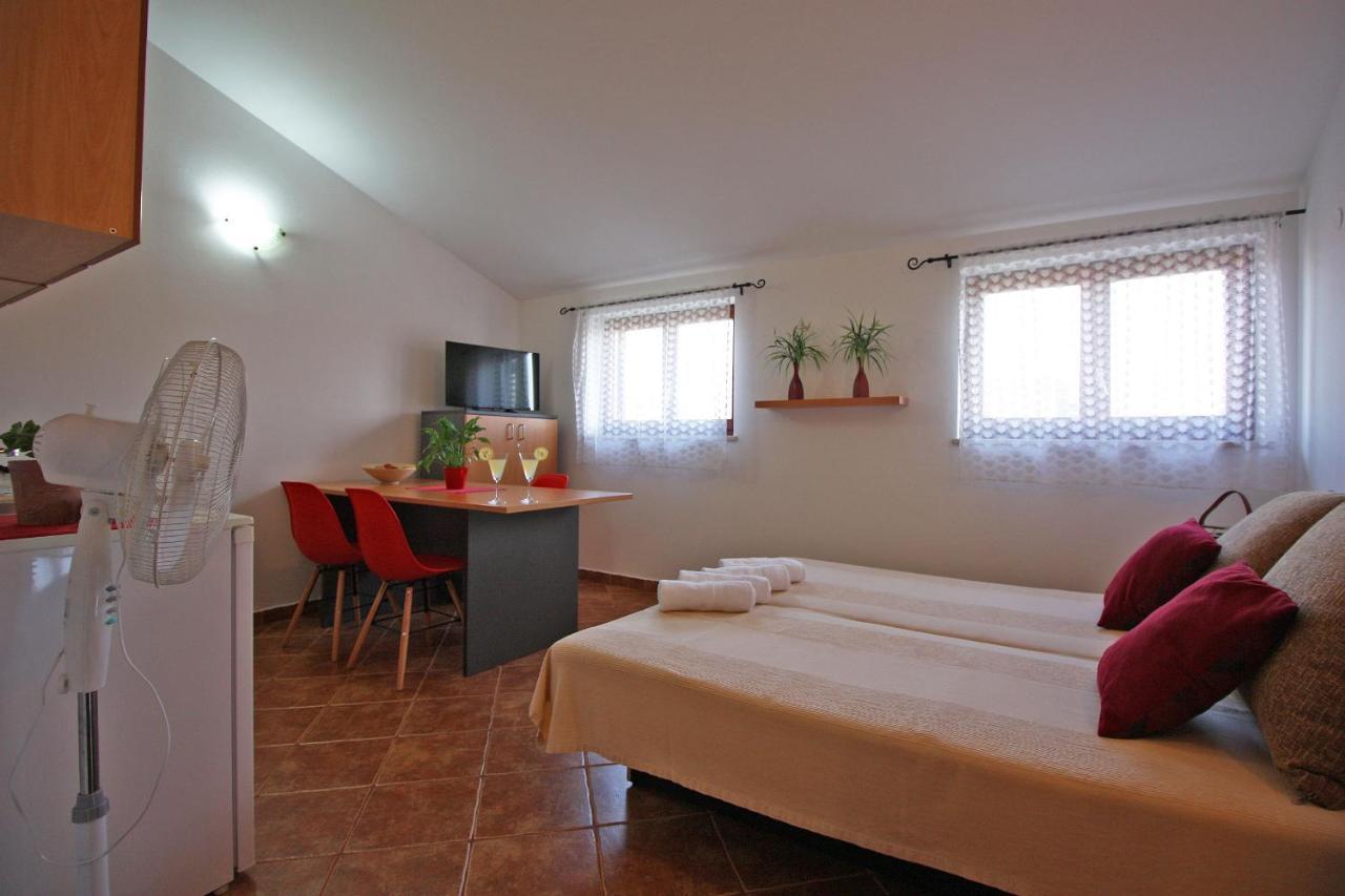 Brijunisol - 3 Apartments Top Position Near The Beautiful Beach Fažana Exteriör bild
