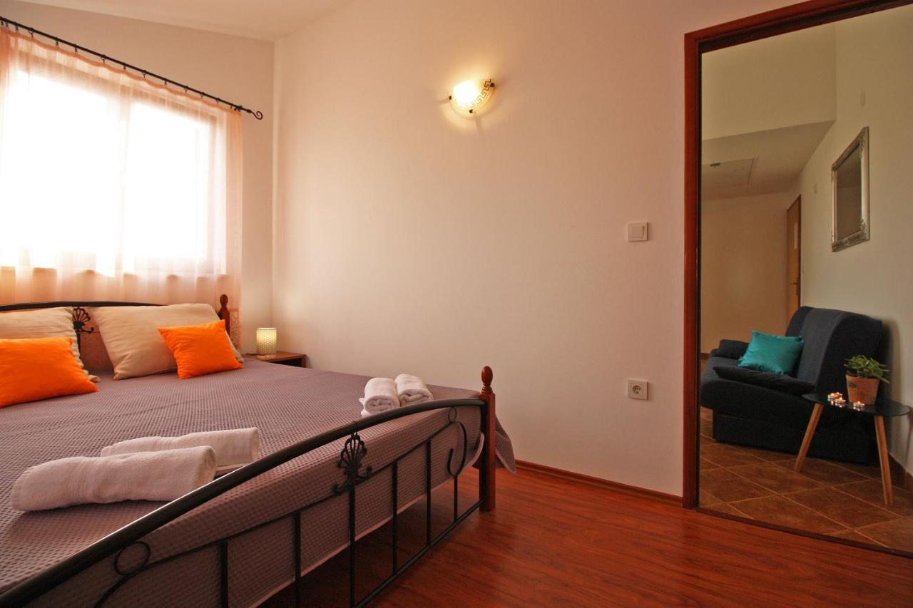 Brijunisol - 3 Apartments Top Position Near The Beautiful Beach Fažana Exteriör bild
