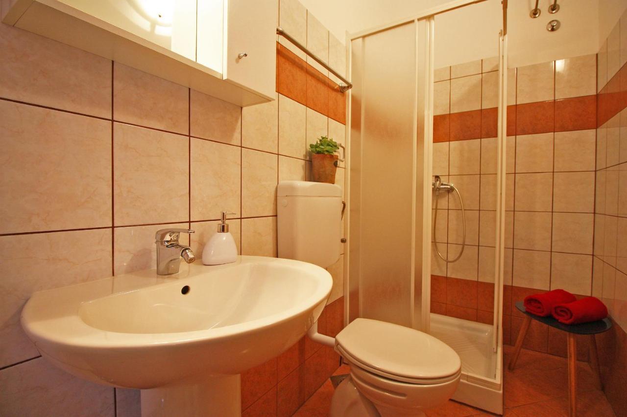 Brijunisol - 3 Apartments Top Position Near The Beautiful Beach Fažana Exteriör bild