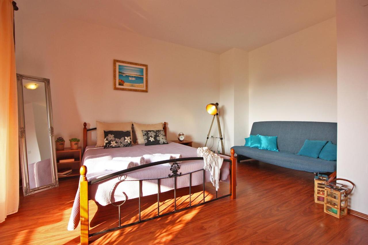 Brijunisol - 3 Apartments Top Position Near The Beautiful Beach Fažana Exteriör bild