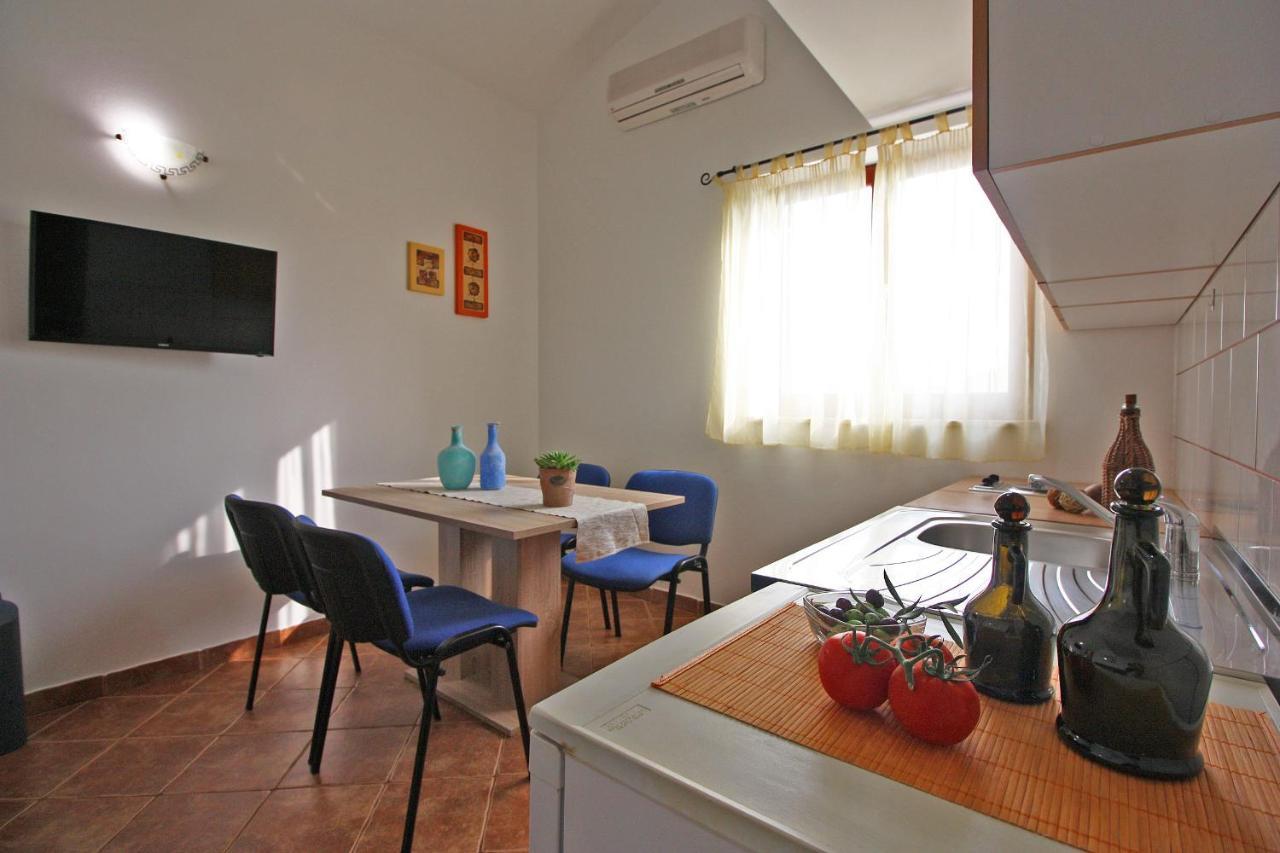 Brijunisol - 3 Apartments Top Position Near The Beautiful Beach Fažana Exteriör bild
