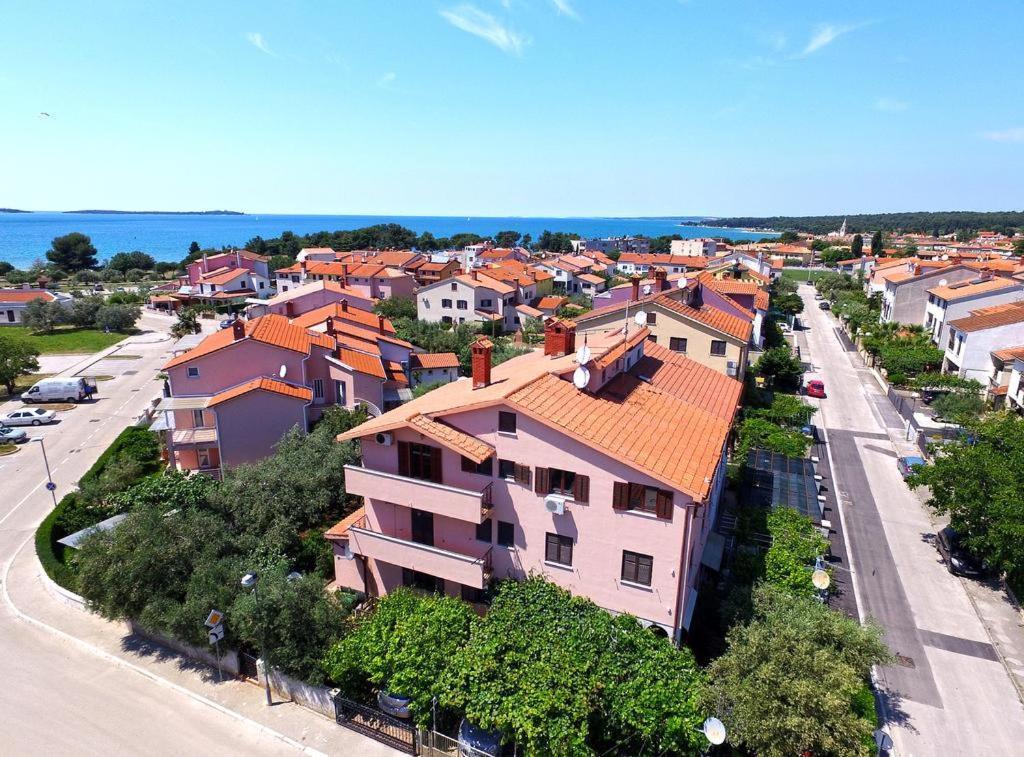 Brijunisol - 3 Apartments Top Position Near The Beautiful Beach Fažana Exteriör bild